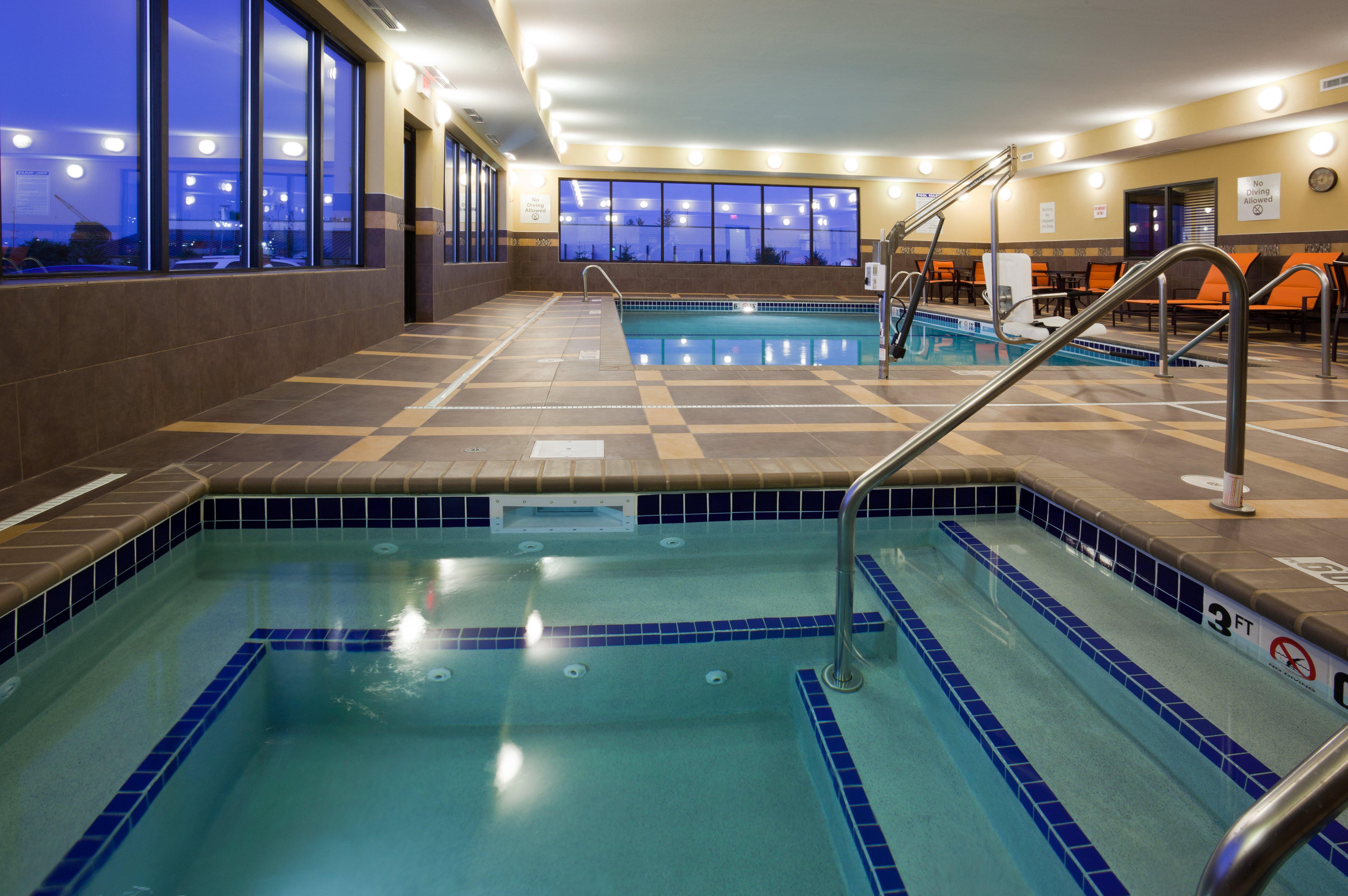 Holiday Inn Express & Suites Fort Dodge By Ihg מראה חיצוני תמונה